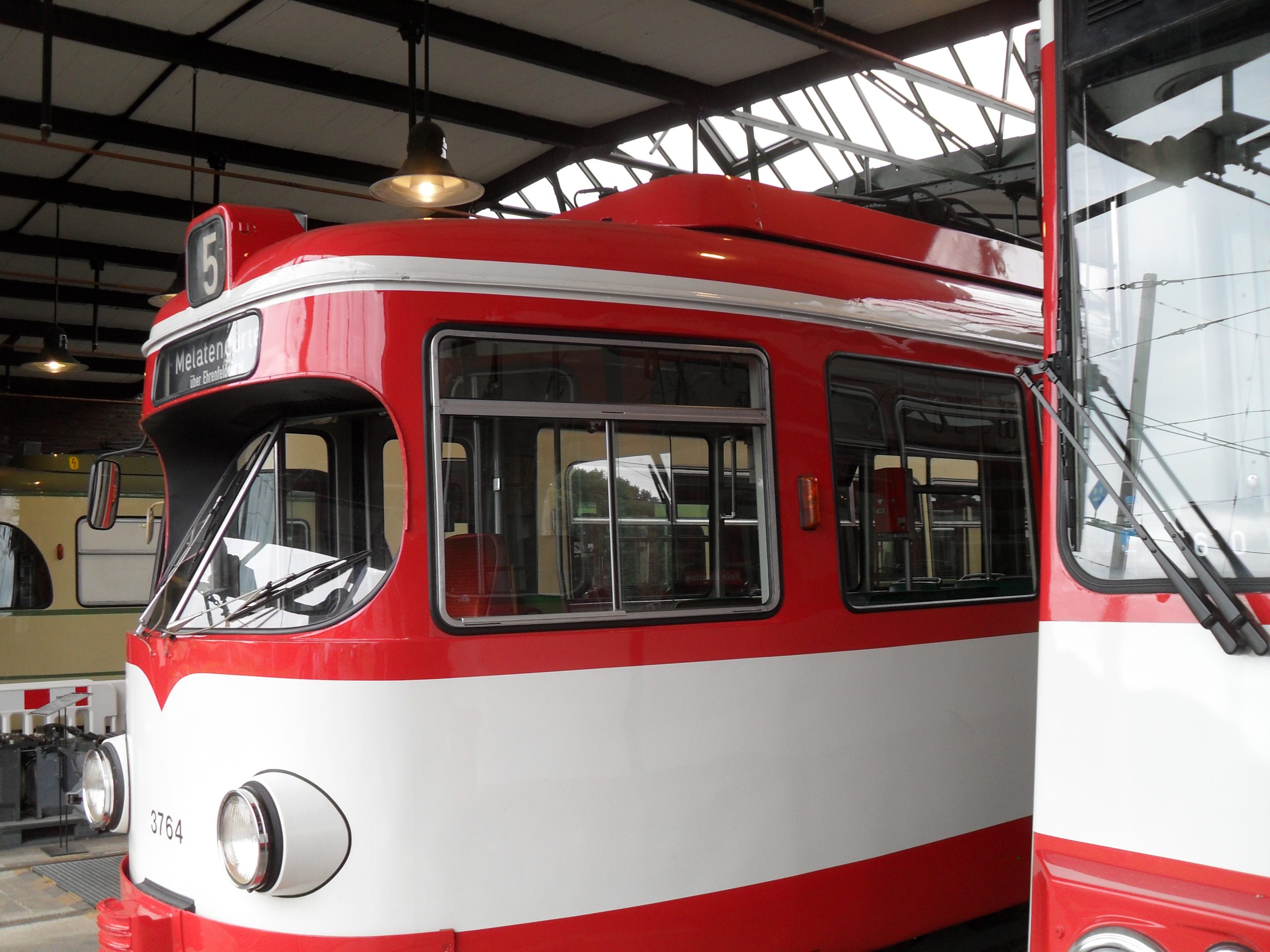 11 Straßenbahn 6