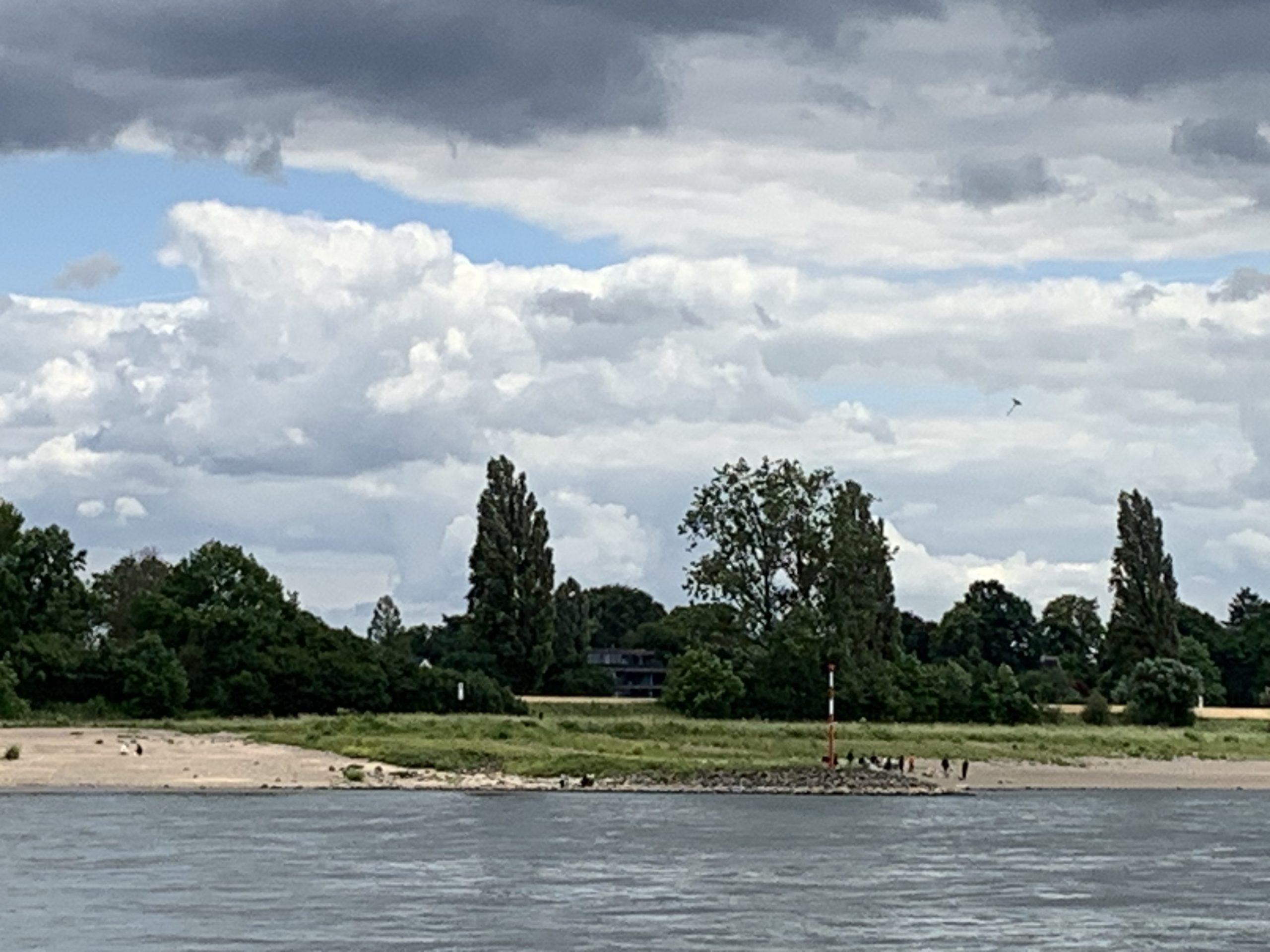 13 Drachen steigen