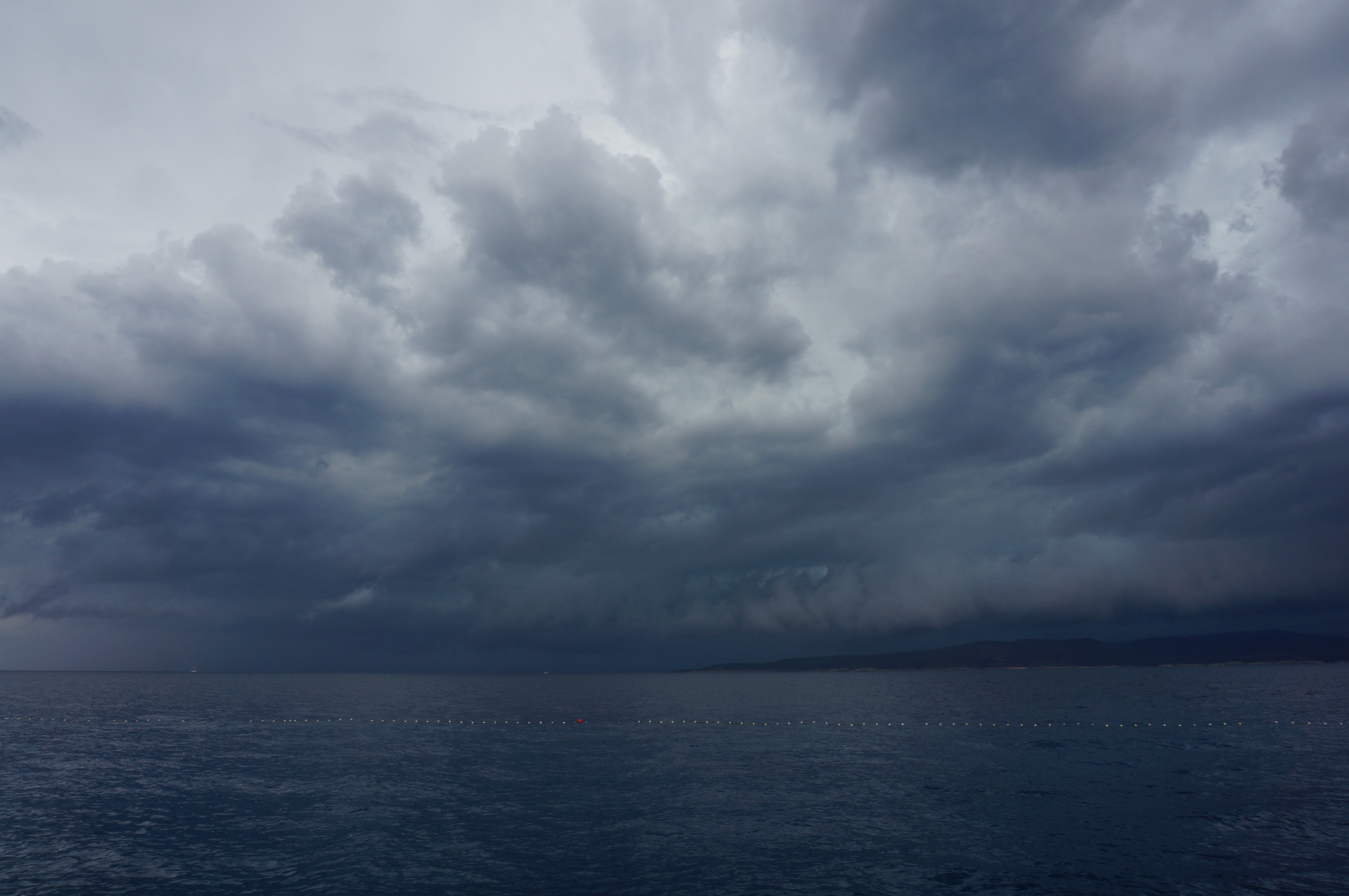 Blitz, Donner, Sturm – Halloween Wolken ?